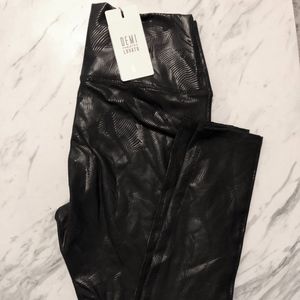 NWT Fabletics Demi Lovato Lisette Leggings